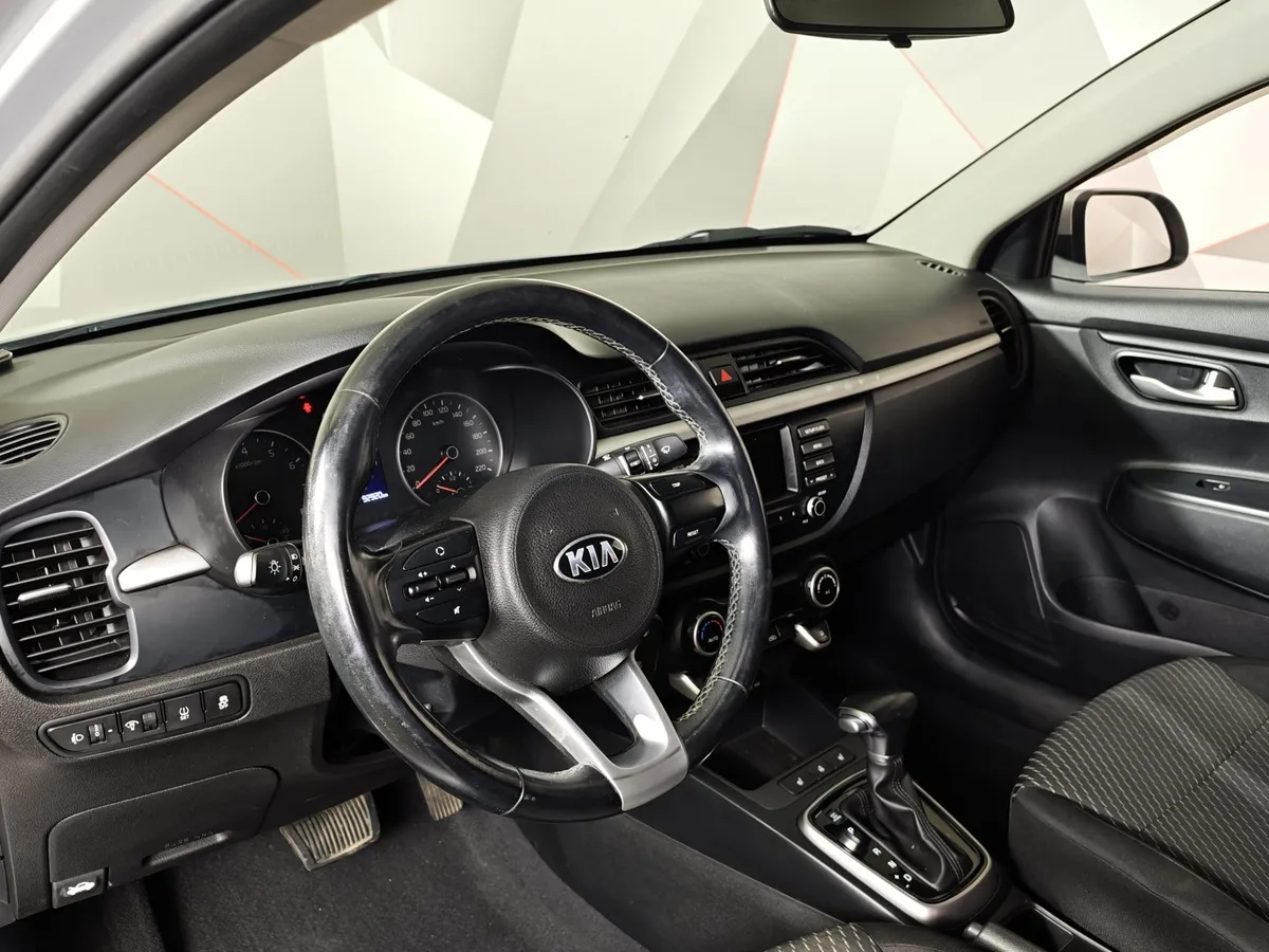 Kia Rio 1.6 AT (123 л.с.) Серебристый в АВИЛОН. Слайд №18