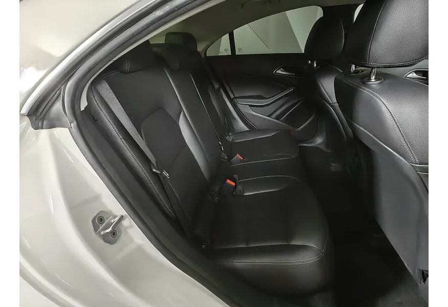 Mercedes-Benz CLA 200 7G-DCT (156 л.с.) Белый в АВИЛОН. Слайд №11