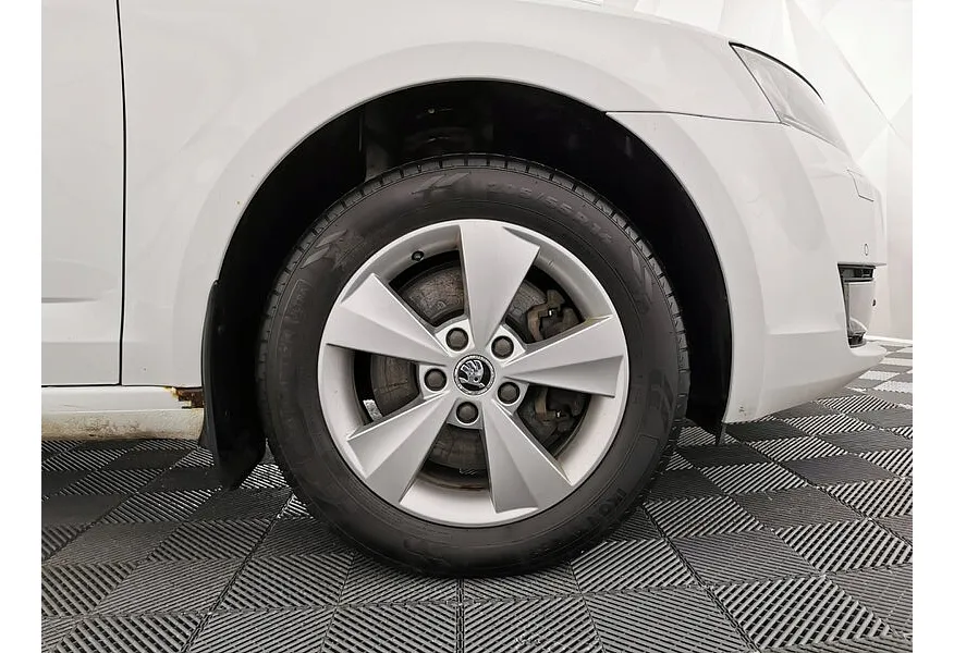 Skoda Octavia 1.8 TSI MT (180 л.с.) Белый в АВИЛОН. Слайд №9