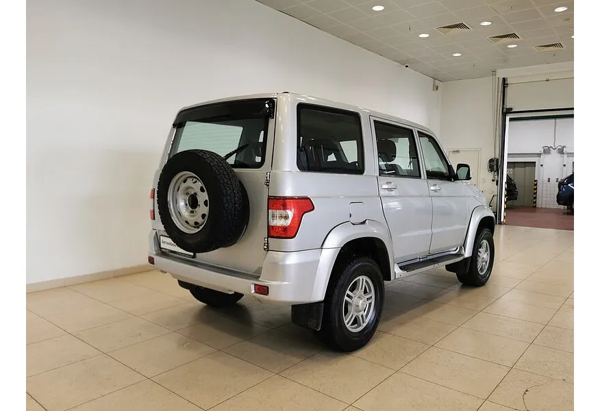УАЗ Patriot 2.7 MT (135 л.с.) Серебристый в АВИЛОН. Слайд №2