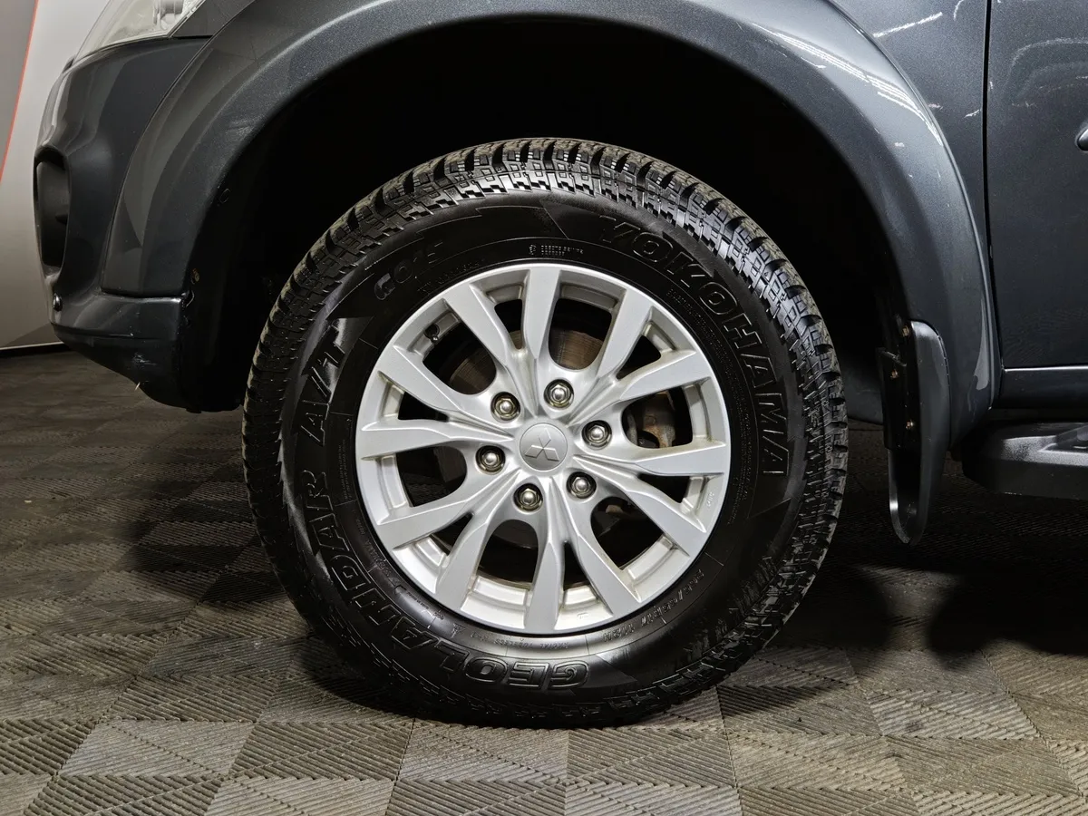 Mitsubishi Pajero Sport 2.5 DI-D AT AWD (178 л.с.) Серый в АВИЛОН. Слайд №9