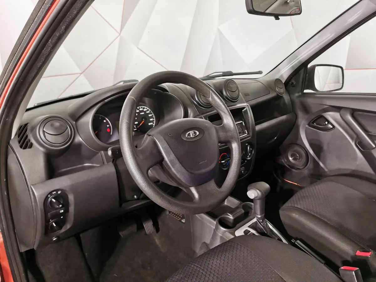 ВАЗ (Lada) Granta 1.6 AT 16кл (98 л.с.) Оранжевый в АВИЛОН. Слайд №18
