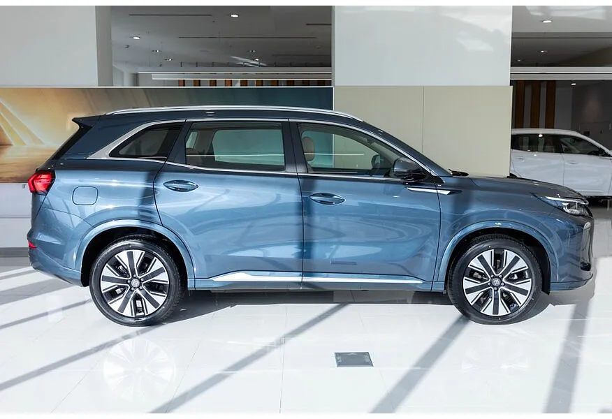 EVOLUTE i-SPACE 1.5 CVT (218 л.с.) (5 мест) Серый в АВИЛОН. Слайд №3