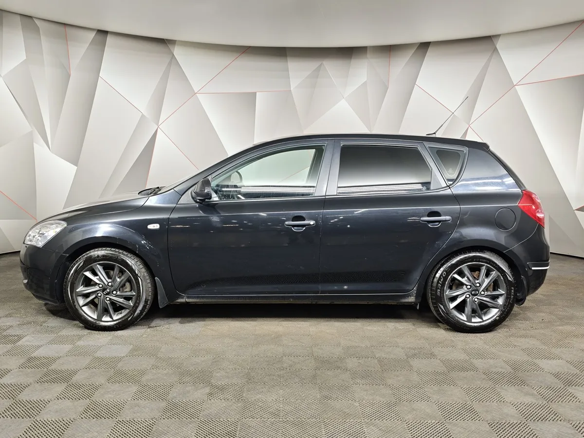 Kia Ceed 1.6 MT (122 л.с.) Черный в АВИЛОН. Слайд №5