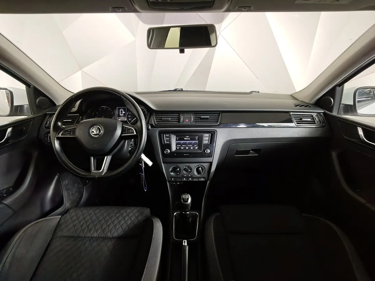 Skoda Rapid 1.6 MT (90 л.с.) Белый в АВИЛОН. Слайд №14