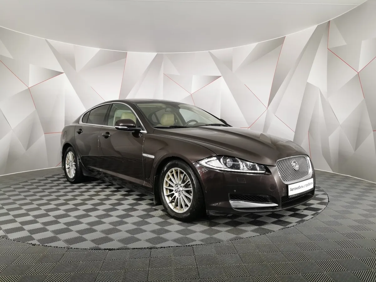 Jaguar XF 2.0 AT (240 л.с.) Luxury Коричневый в АВИЛОН. Слайд №3