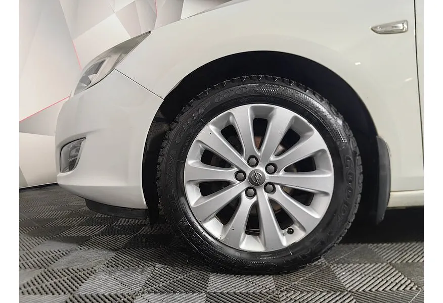 Opel Astra 1.6 AT (115 л.с.) Белый в АВИЛОН. Слайд №9