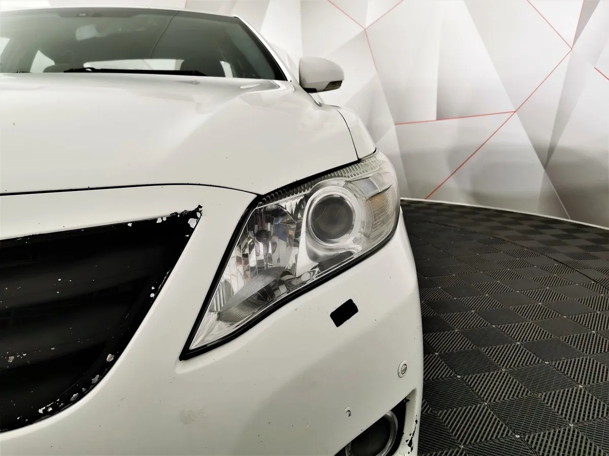 Toyota Camry 2.4 VVT-i AT (167 л.с.) Белый в АВИЛОН. Слайд №10
