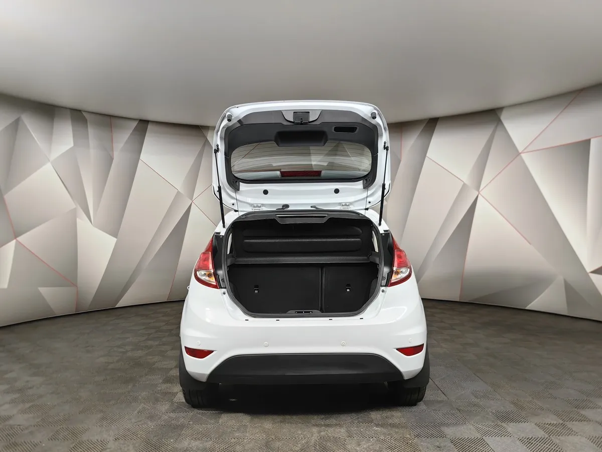 Ford Fiesta 1.4 MT (80 л.с.) Ghia Белый в АВИЛОН. Слайд №12