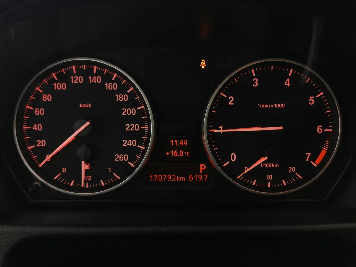 BMW X1 xDrive20i AT (184 л.с.) Серебристый в АВИЛОН. Слайд №11