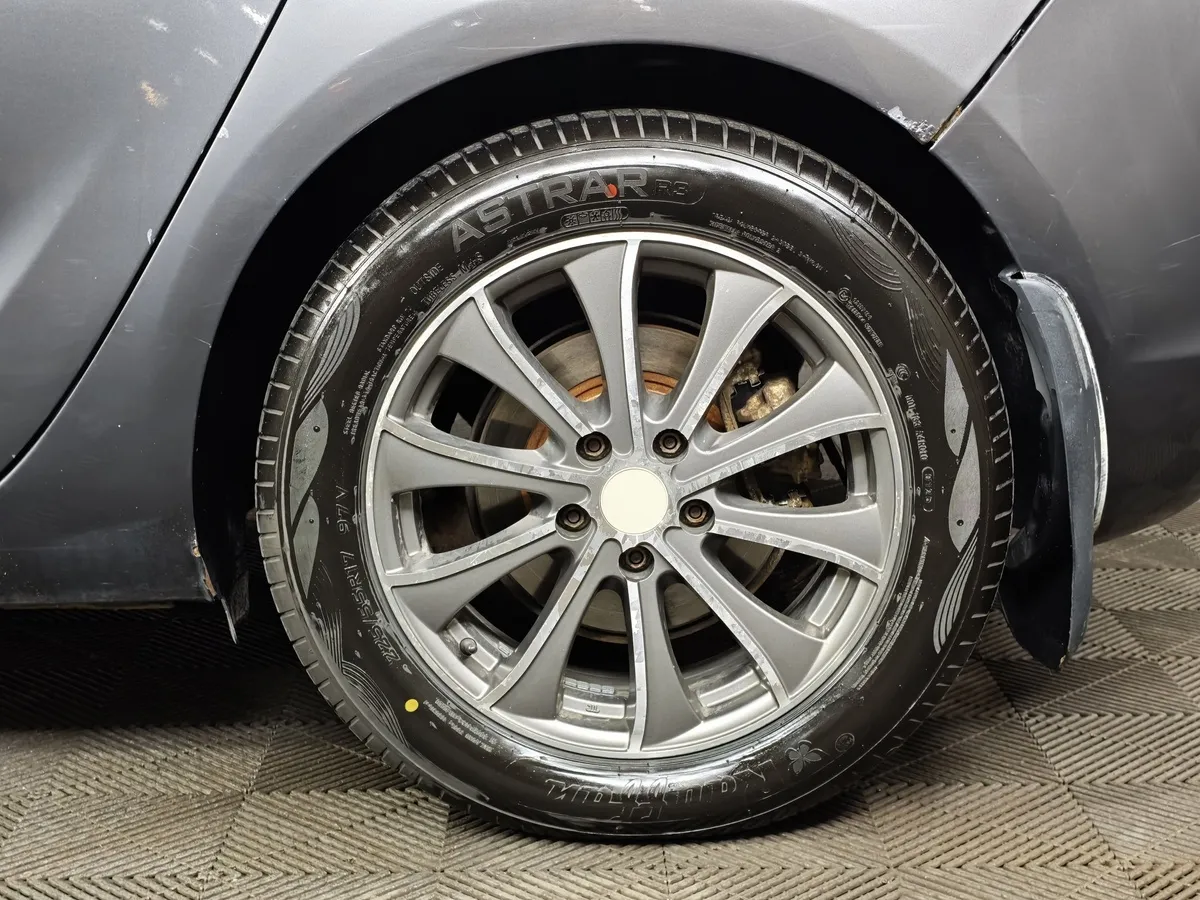 Opel Astra 1.6 Turbo AT (180 л.с.) Серый в АВИЛОН. Слайд №9