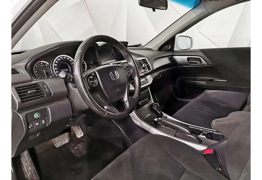 Honda Accord 2.4 AT (180 л.с.) Белый в АВИЛОН. Слайд №19