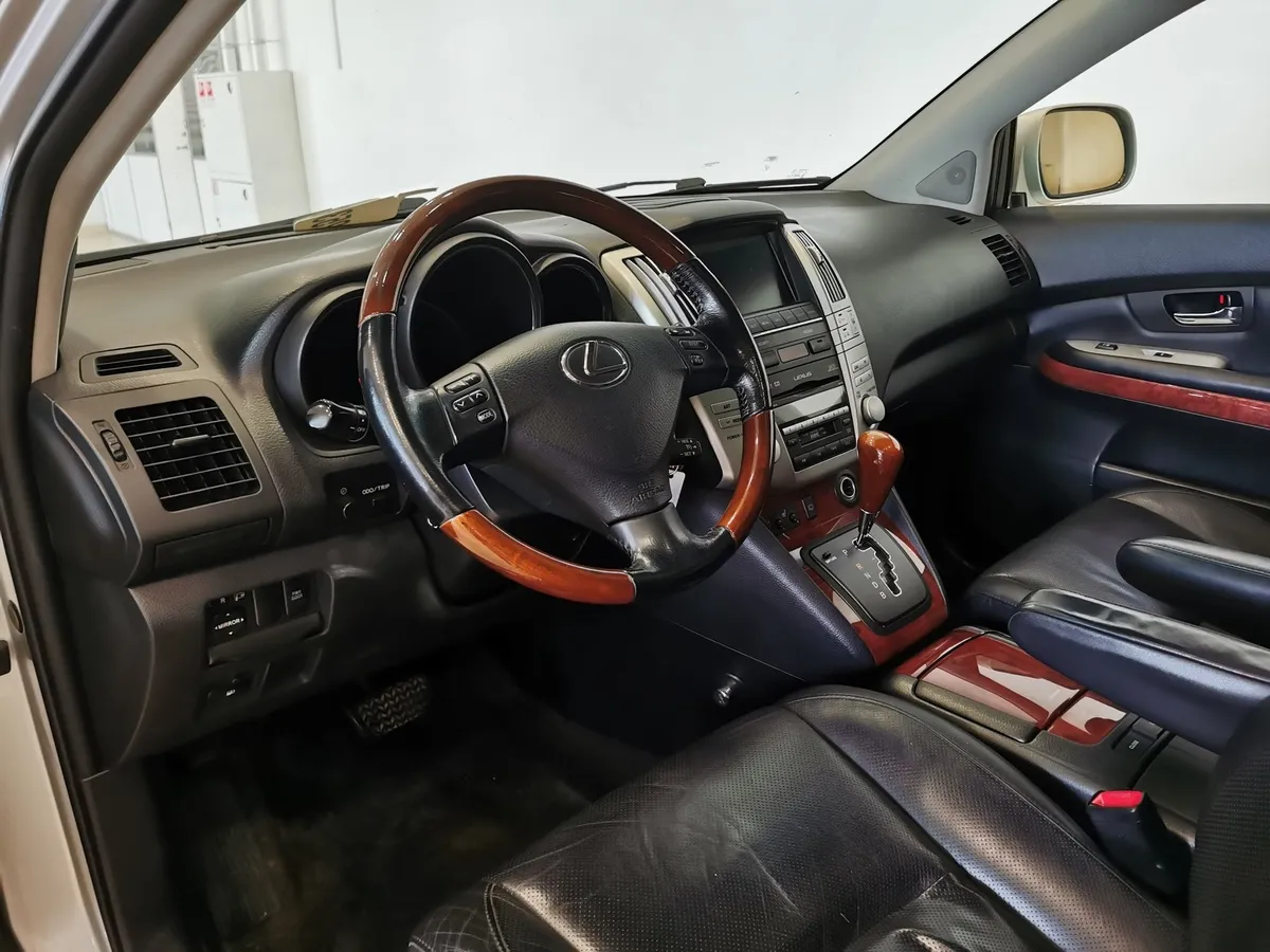 Lexus RX 400h CVT AWD (210 л.с.) Серебристый в АВИЛОН. Слайд №18