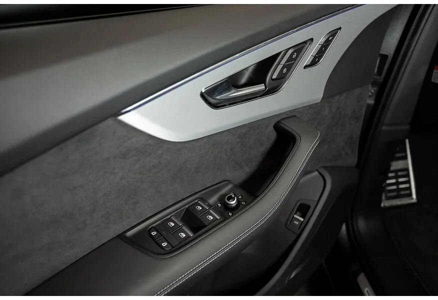 Audi Q8 3.0 TFSI tiptronic quattro (340 л.с.) Черный в АВИЛОН. Слайд №17