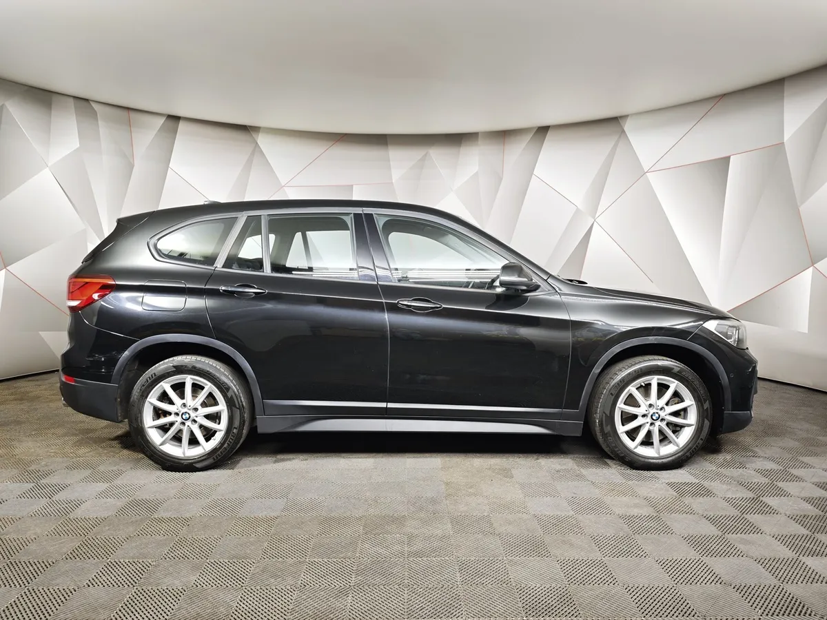 BMW X1 20i xDrive Steptronic AT (192 л.с.) Черный в АВИЛОН. Слайд №6