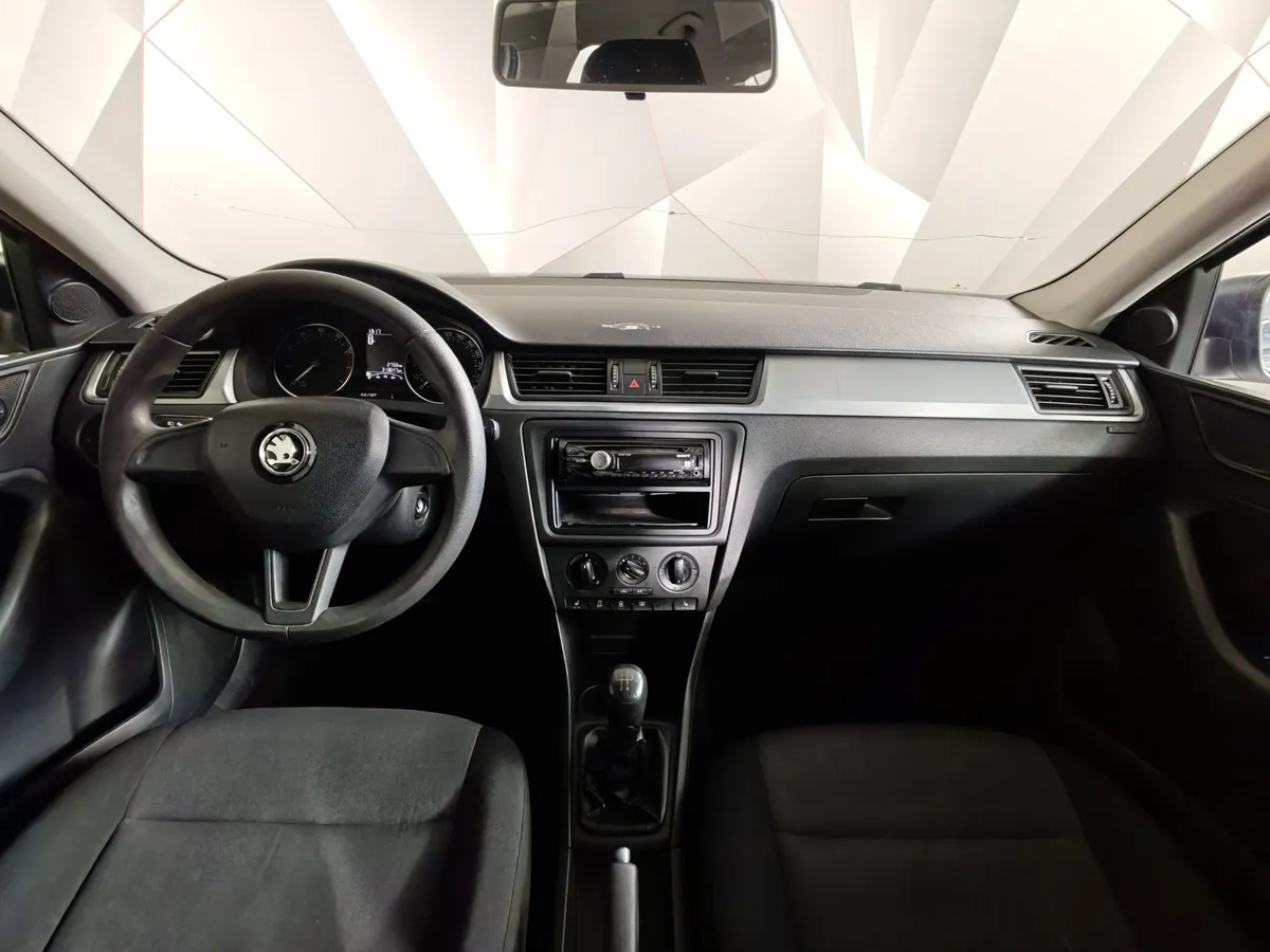Skoda Rapid 1.6 MT (90 л.с.) Белый в АВИЛОН. Слайд №14