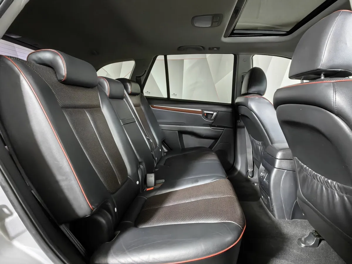 Hyundai Santa Fe 2.7 AT (188 л.с.) Серебристый в АВИЛОН. Слайд №15