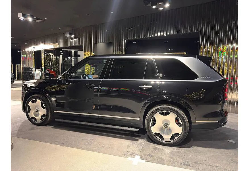 Zeekr 9X 2.0h AT 4WD (1177 л.с.) Ultra Черный в АВИЛОН. Слайд №3