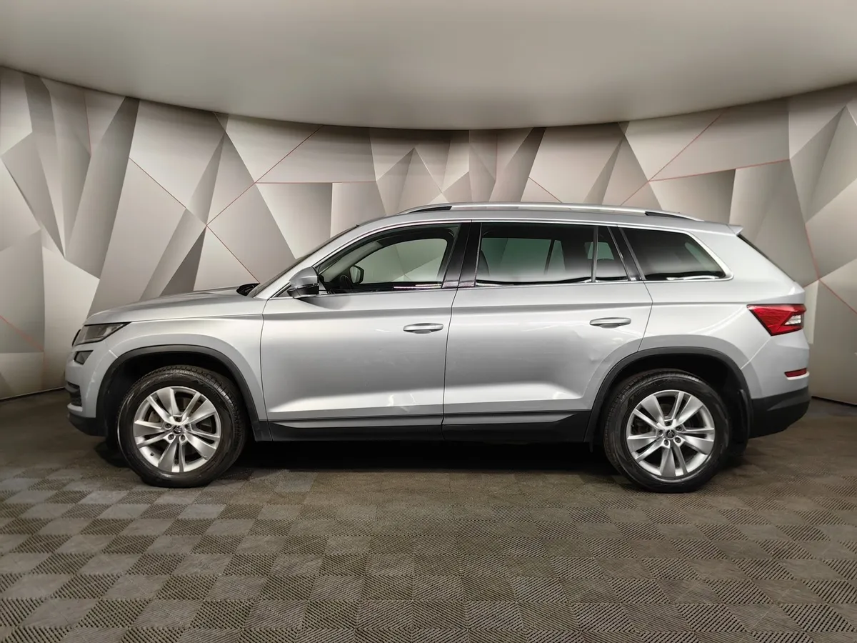 Skoda Kodiaq 2.0 TSI DSG 4X4 (180 л.с.) Серебристый в АВИЛОН. Слайд №5
