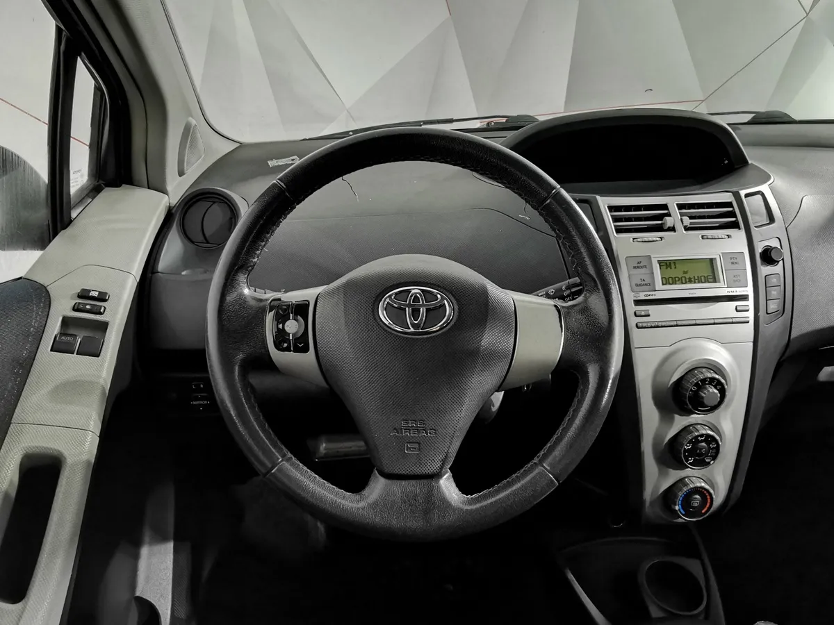 Toyota Yaris 1.3 MMT (87 л.с.) Серый в АВИЛОН. Слайд №19