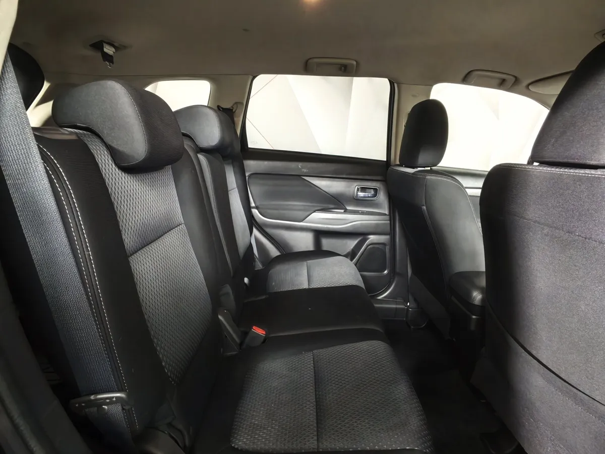 Mitsubishi Outlander 2.0 CVT 4WD (146 л.с.) Черный в АВИЛОН. Слайд №16