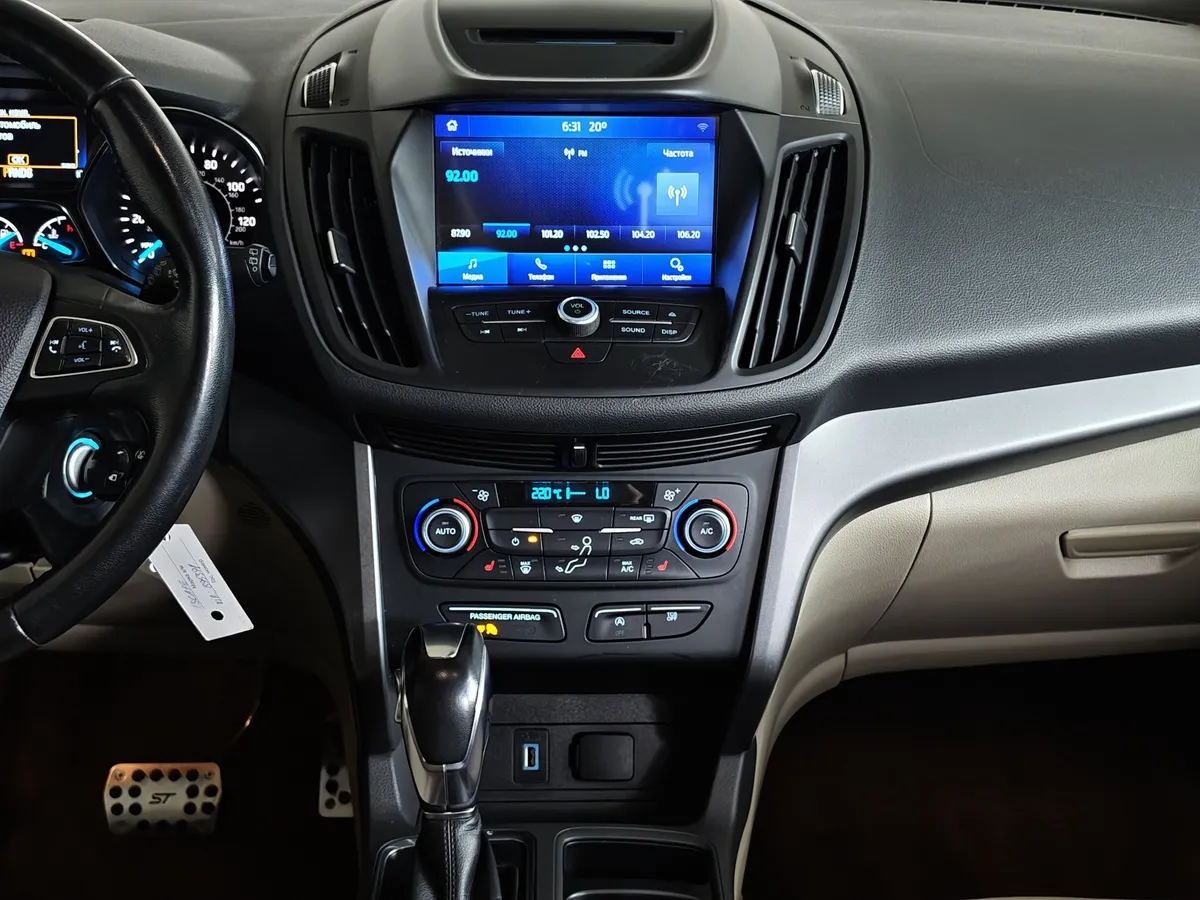 Ford Escape 1.5 EcoBoost AT (182 л.с.) Серый в АВИЛОН. Слайд №15