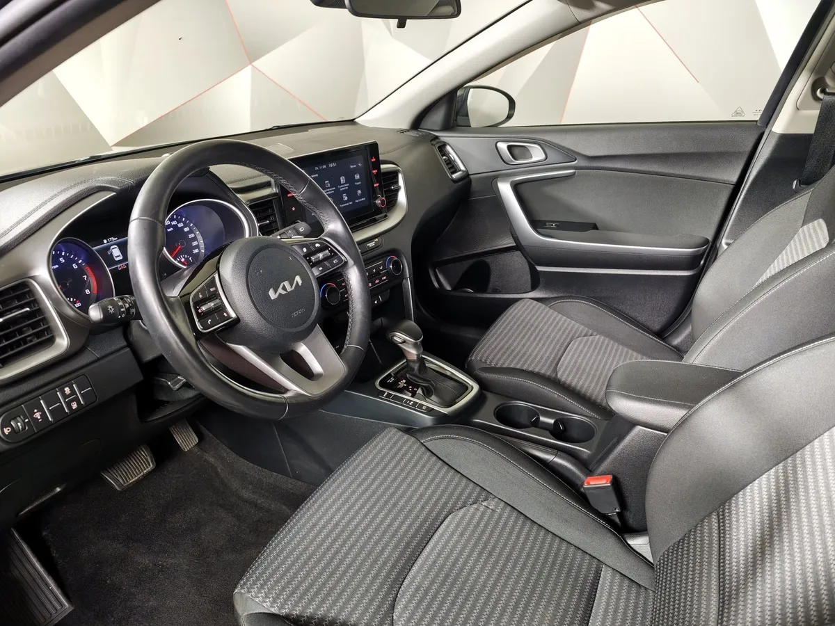 Kia Ceed 1.6 MPI AT (128 л.с.) Luxe Черный в АВИЛОН. Слайд №18