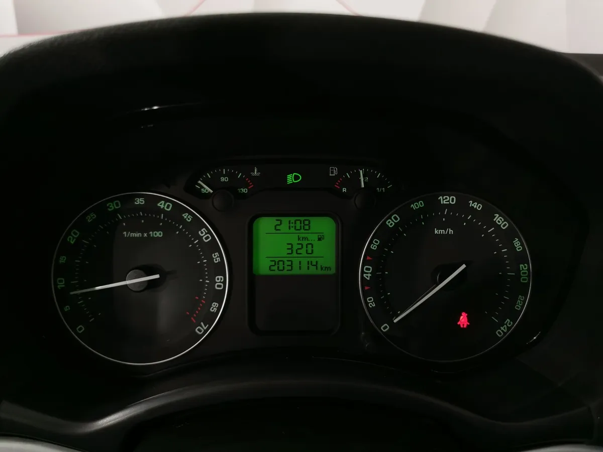 Skoda Octavia 1.6 FSI MT (115 л.с.) Серый в АВИЛОН. Слайд №17