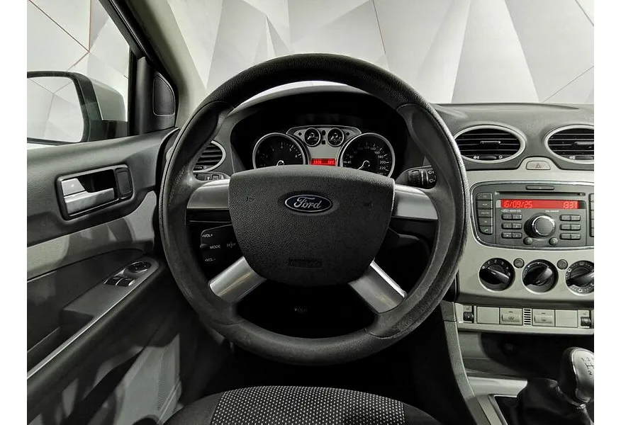 Ford Focus 1.8 MT (125 л.с.) Comfort Серебристый в АВИЛОН. Слайд №12