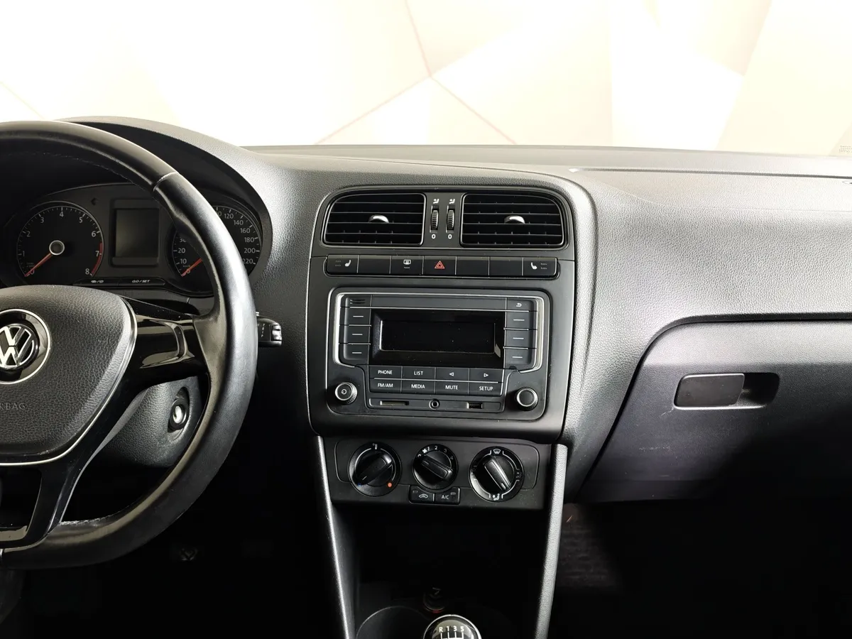 Volkswagen Polo 1.6 Tiptronic (105 л.с.) Comfortline Серебристый в АВИЛОН. Слайд №14 Volkswagen Polo 1.6 Tiptronic (105 л.с.) Comfortline Серебристый в АВИЛОН. Слайд №14