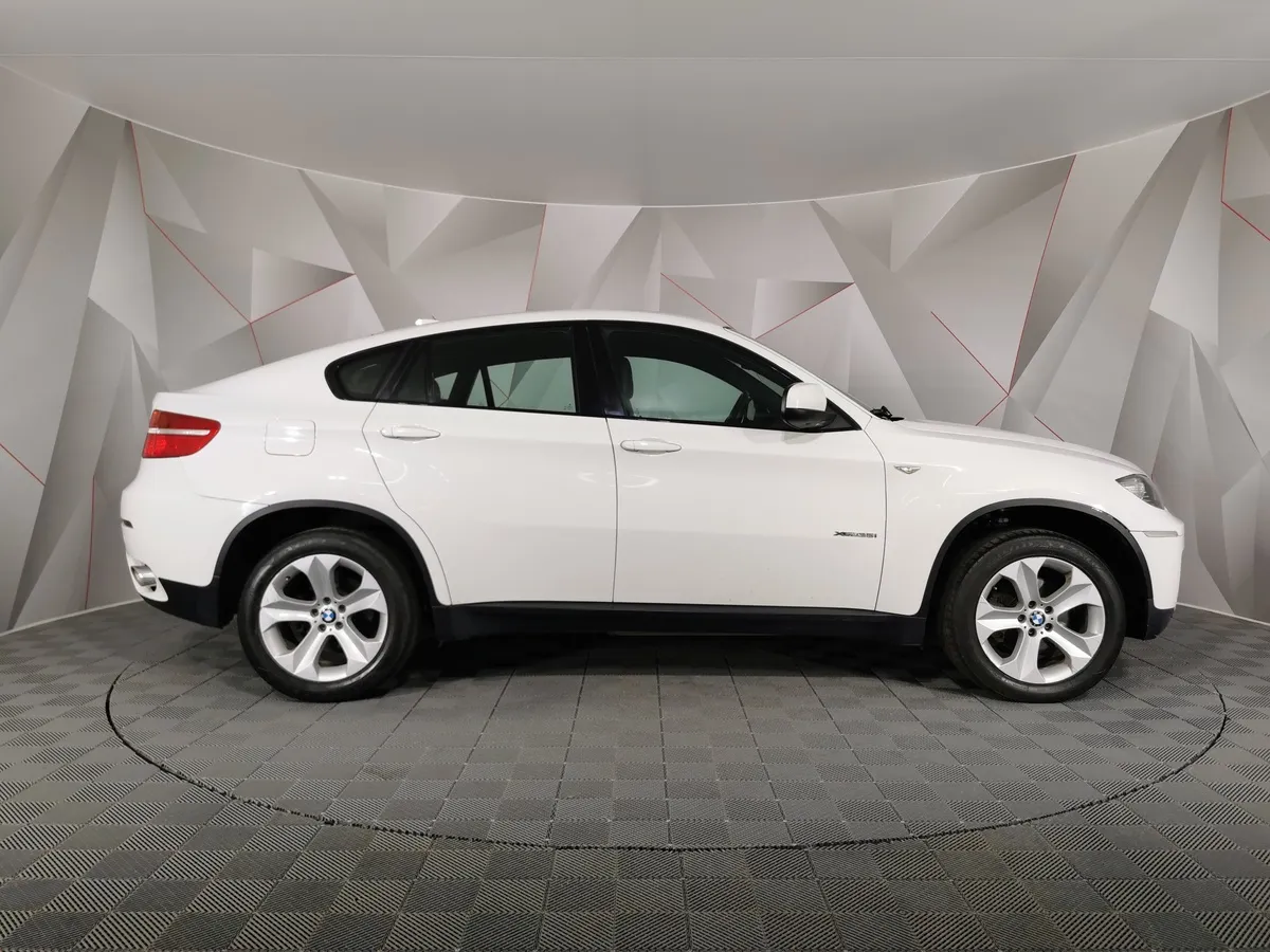 BMW X6 xDrive35i 8AT (306 л.с.) Белый в АВИЛОН. Слайд №6