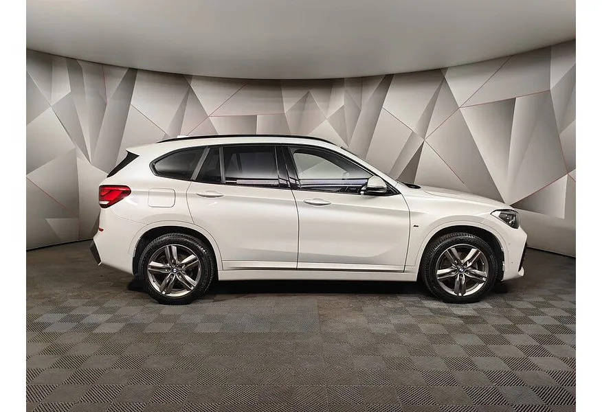 BMW X1 18d xDrive (150 л.с.) M Sport Белый в АВИЛОН. Слайд №6