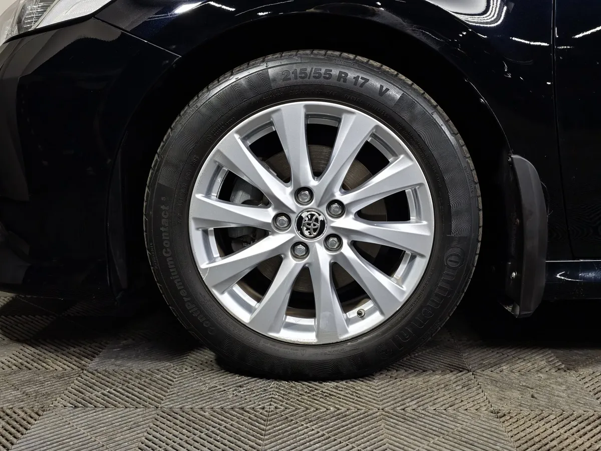 Toyota Camry 2.5 AT (181 л.с.) Черный в АВИЛОН. Слайд №9