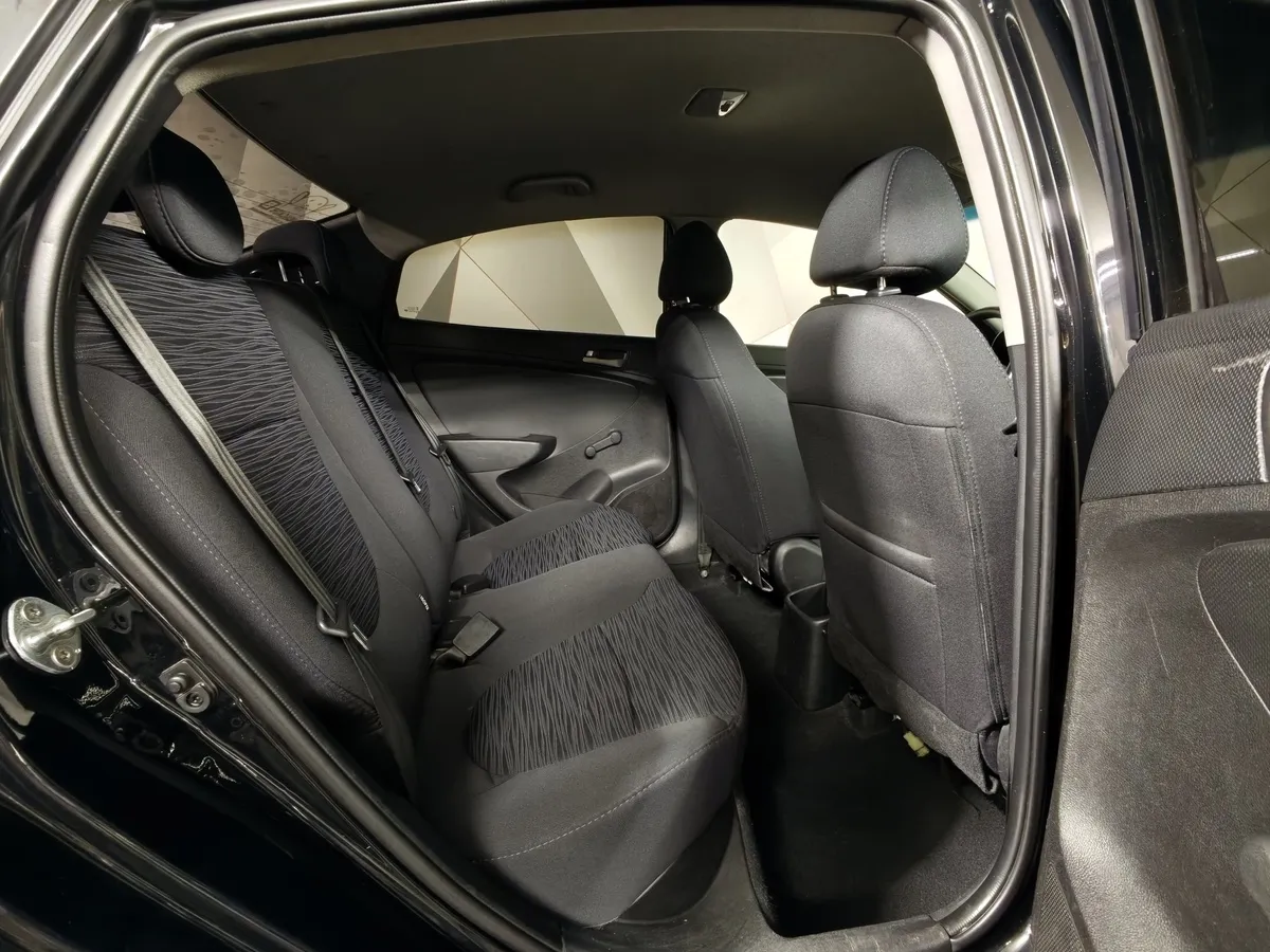 Hyundai Solaris 1.4 MT (107 л.с.) Comfort Черный в АВИЛОН. Слайд №16