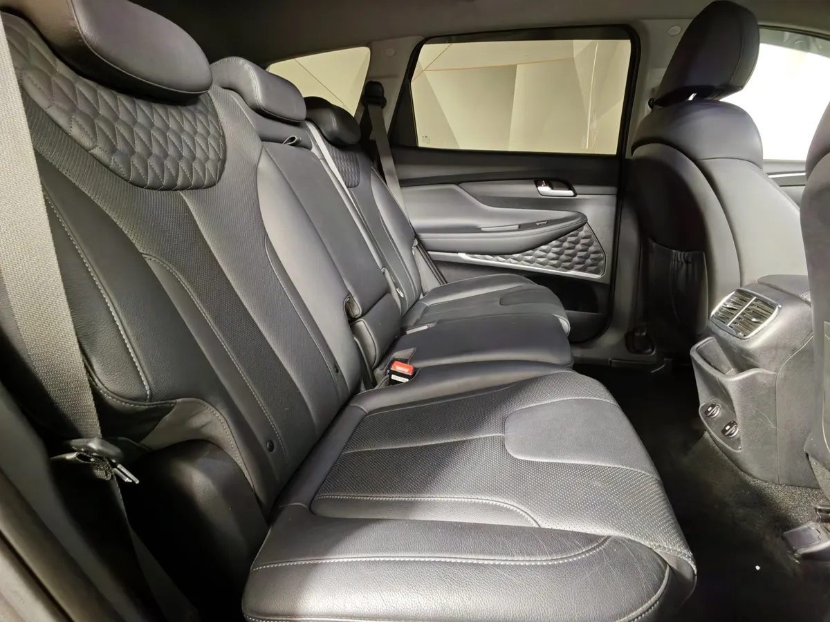 Hyundai Santa Fe 2.4 (188 л.с.) - 6AT Lifestyle Серый в АВИЛОН. Слайд №16