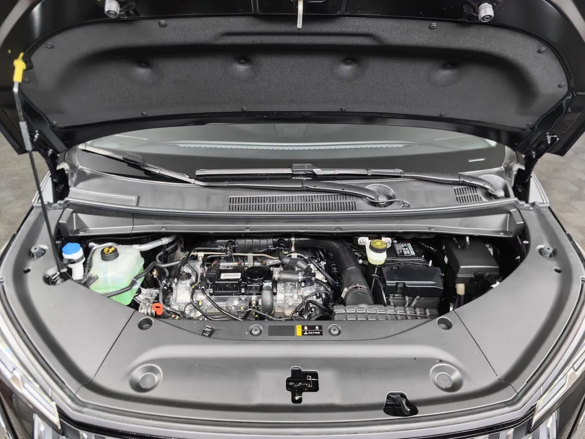 GAC M8 2.0T AT (231 л.с.) 4 места Master Edition Черный в АВИЛОН. Слайд №11