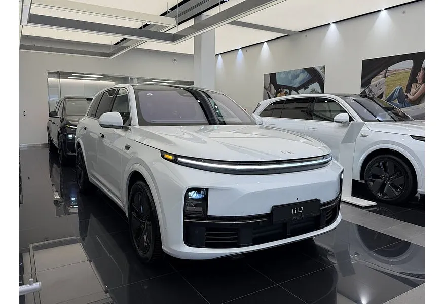 Li Auto L7 1.5 AT 4WD (449 л.с.) Pro Белый в АВИЛОН. Слайд №2