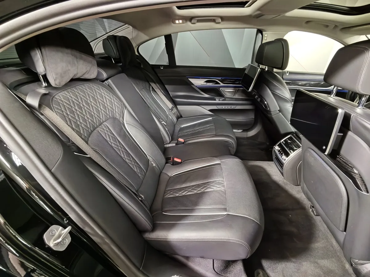 BMW 7 серия 730Ld xDrive AT (249 л.с.) Base (Локальная сборка) Черный в АВИЛОН. Слайд №14