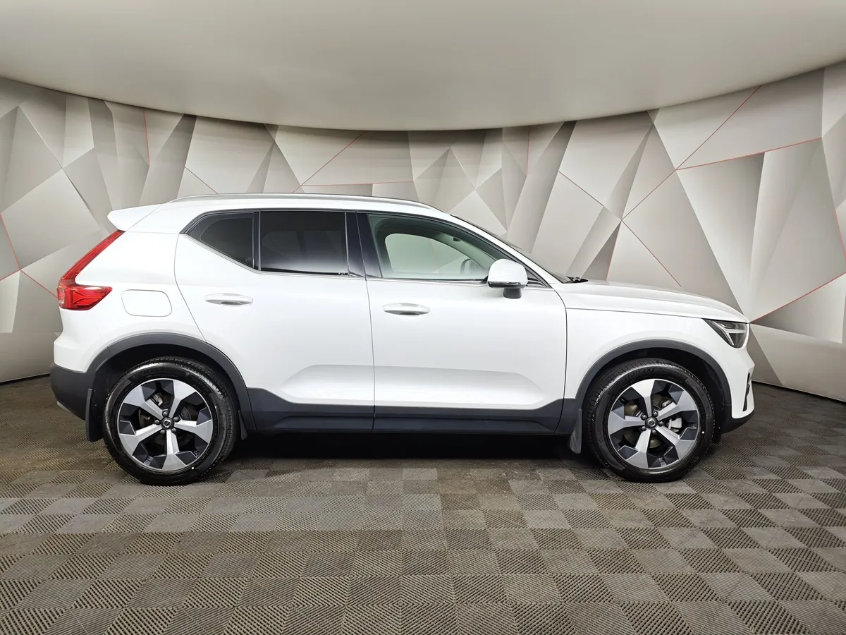 Volvo XC40 2.0 B4 AT AWD (190 л.с.) Deluxe Белый в АВИЛОН. Слайд №6