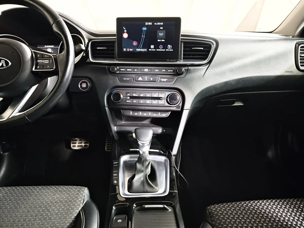 Kia Ceed 1.4 T-GDI AMT (140 л.с.) Premium Plus Коричневый в АВИЛОН. Слайд №15