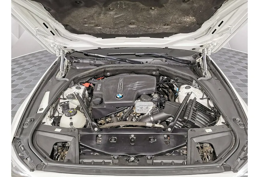 BMW 5 серия 520i AT (184 л.с.) Белый в АВИЛОН. Слайд №10