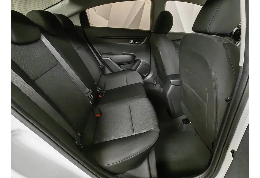 Kia Rio 1.6 AT (123 л.с.) Белый в АВИЛОН. Слайд №16