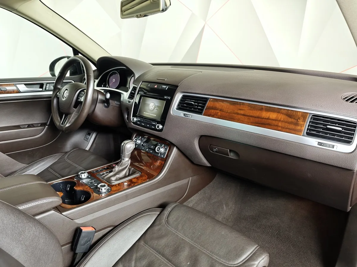 Volkswagen Touareg 3.6 FSI Tiptronic 4Motion (249 л.с.) V6 FSI Черный в АВИЛОН. Слайд №13