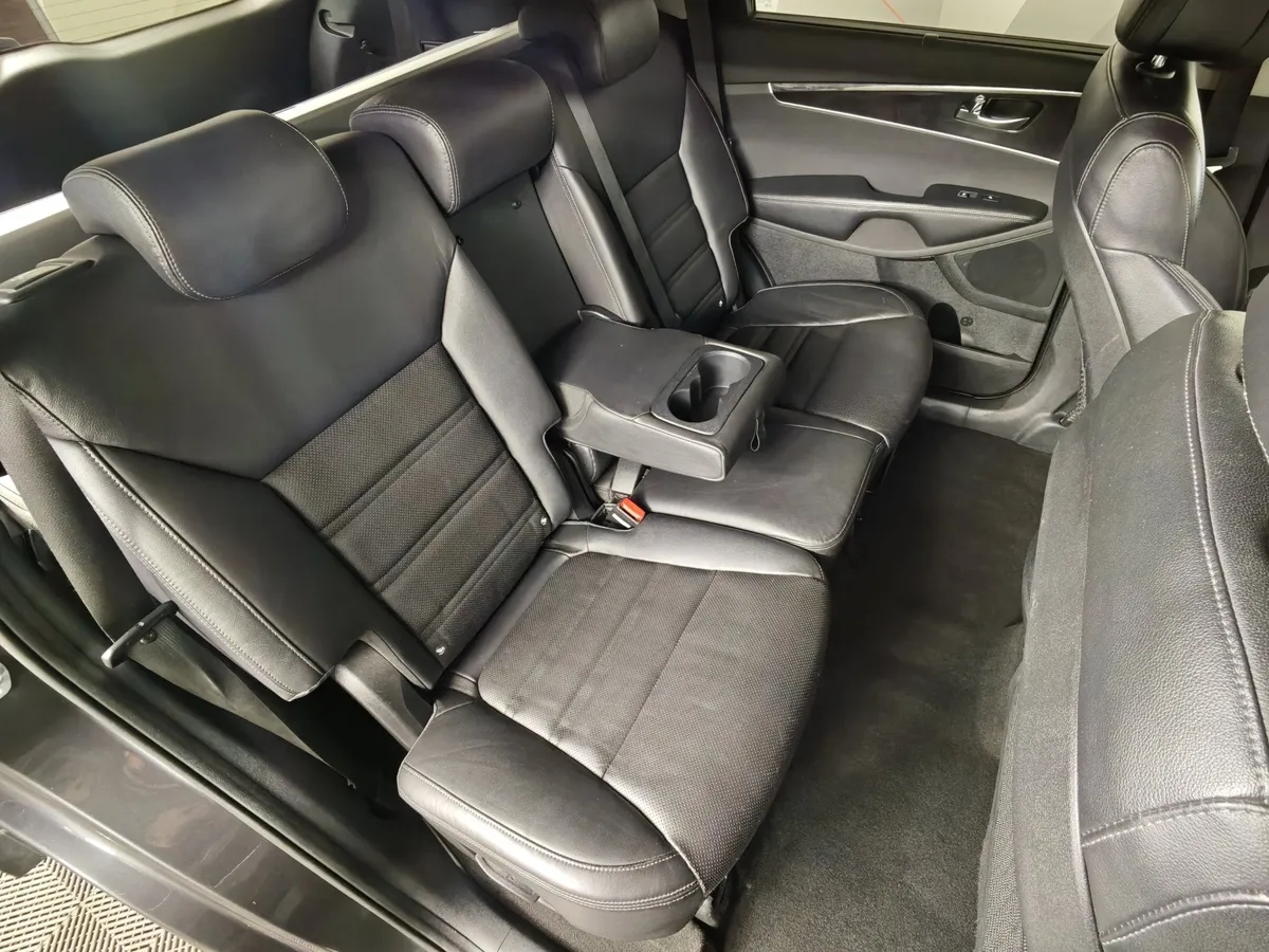 Kia Sorento 2.2 D AT AWD (5 мест) (200 л.с.) Prestige Серый в АВИЛОН. Слайд №17