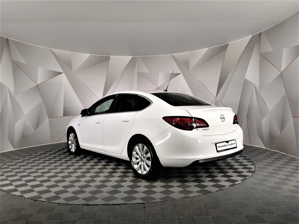 Opel Astra 1.6 AT (115 л.с.) Белый в АВИЛОН. Слайд №4