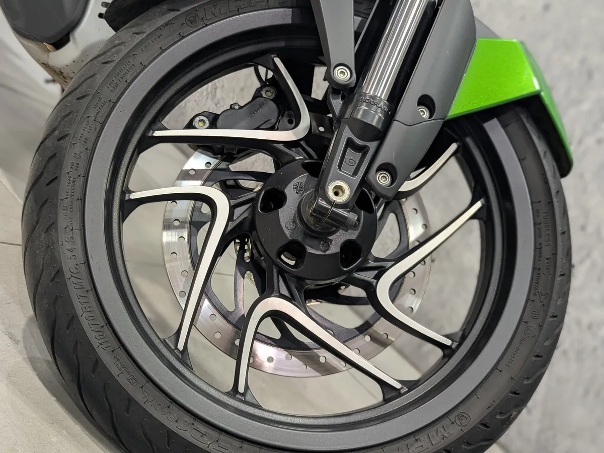 BAJAJ Dominar 400 400 см³ (40 л.с.) 400 Зеленый в АВИЛОН. Слайд №5