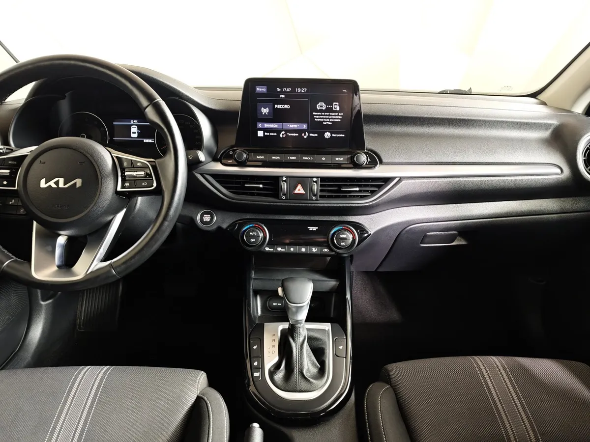 Kia Cerato 1.6 AT (122 л.с.) Красный в АВИЛОН. Слайд №15