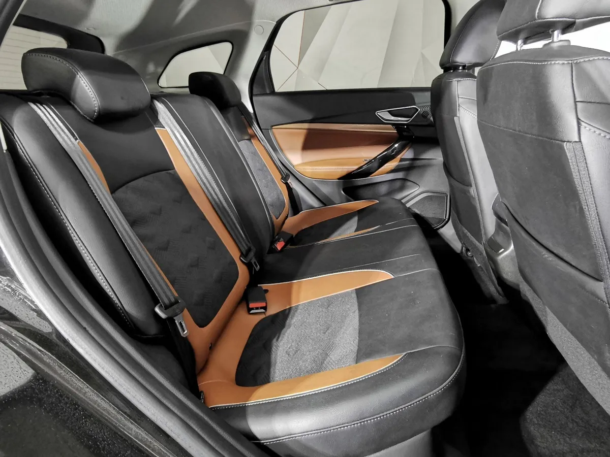 ВАЗ (Lada) Vesta 1.8 CVT (122 л.с.) Черный в АВИЛОН. Слайд №16
