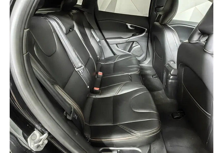 Volvo V40 1.5 T3 Drive-E Geartronic (152 л.с.) Kinetic Черный в АВИЛОН. Слайд №15