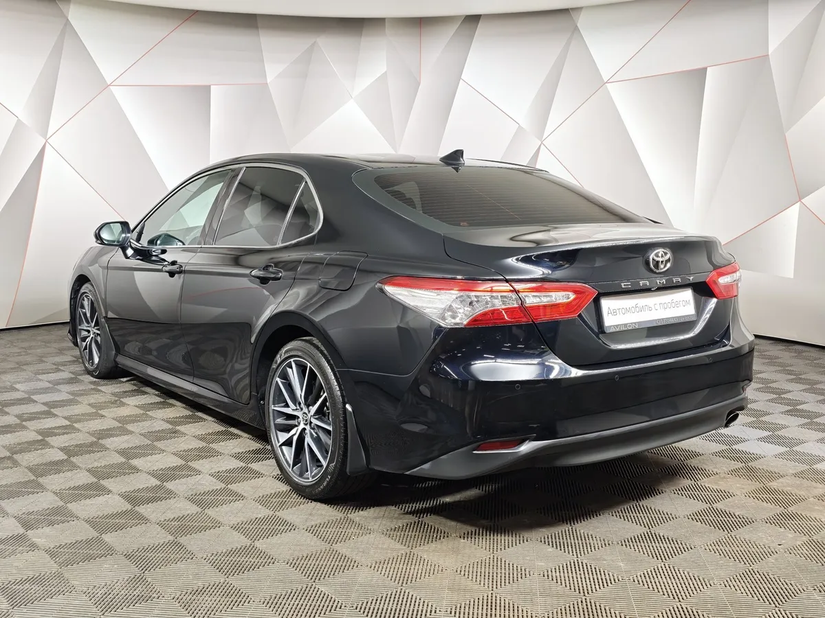 Toyota Camry 2.5 AT (200 л.с.) Черный в АВИЛОН. Слайд №4